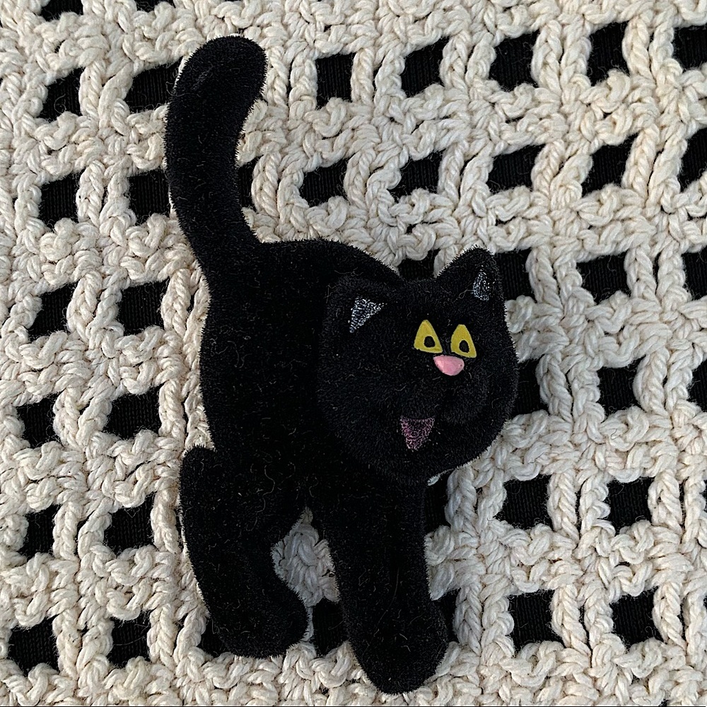Vintage 1990’s Hallmark Halloween BLACK SCARDY CAT Holiday Lapel Pin Brooch